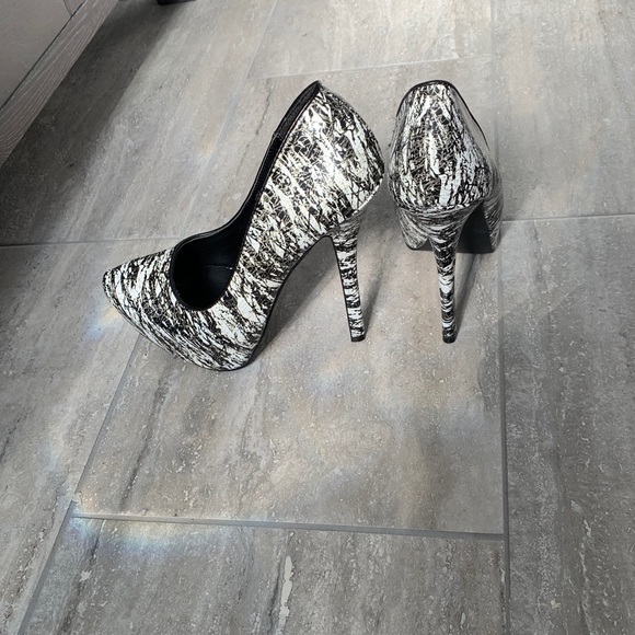 [NEW] Custom Designed Qupid Heels - Picture 2 of 5